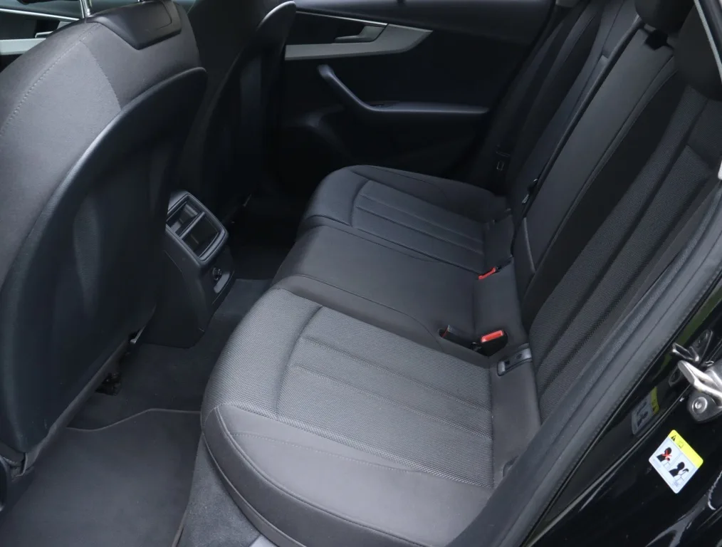 Audi A4 Avant 35 TDI, Foto 13 von 23