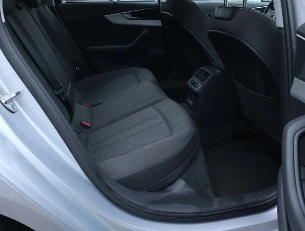 Audi A4 Avant 35 TDI, Foto 12 von 19