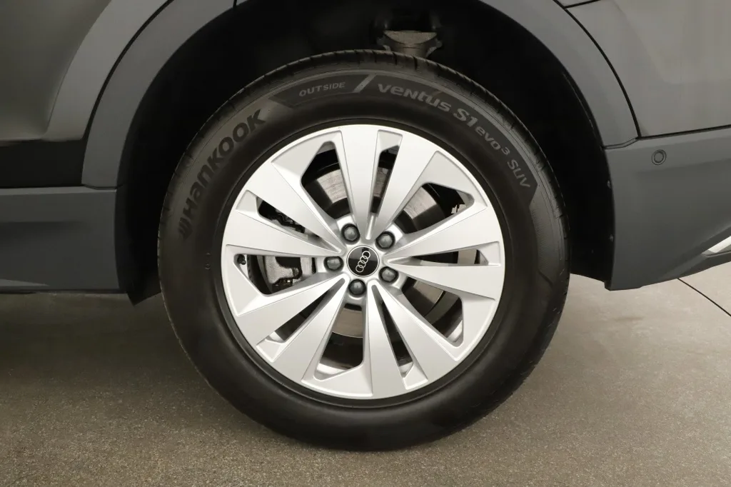 Audi Q8 55 TFSI quattro, Foto 26 von 26