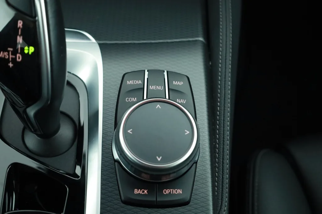 BMW 530e, Foto 25 von 33