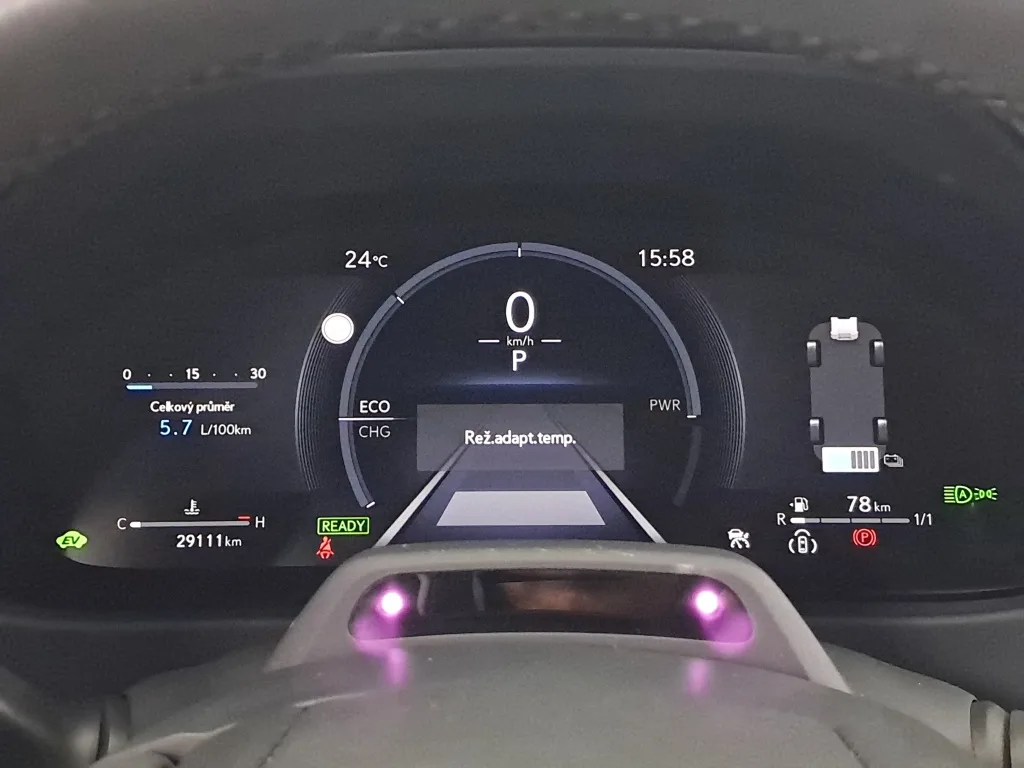 Lexus UX 250h, Foto 14 von 25