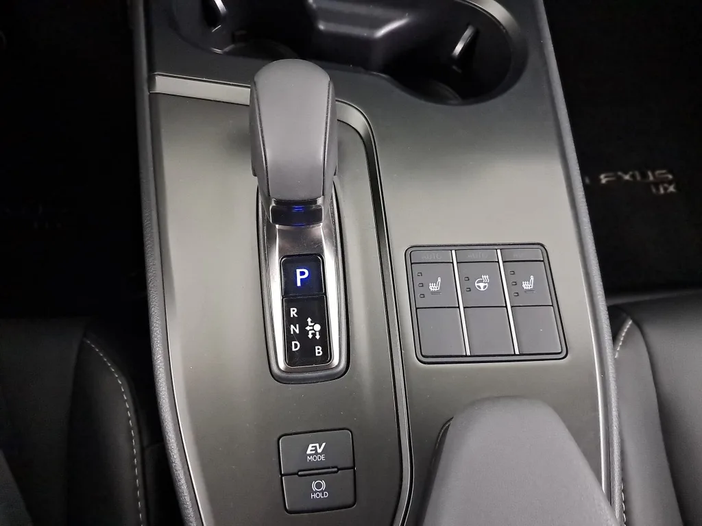 Lexus UX 250h, Foto 16 von 25