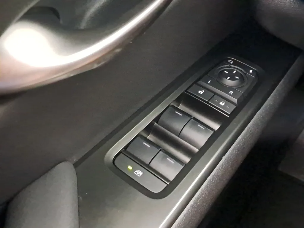 Lexus UX 250h, Foto 20 von 25