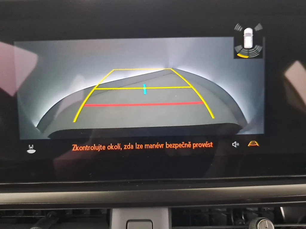 Lexus UX 250h, Foto 22 von 25
