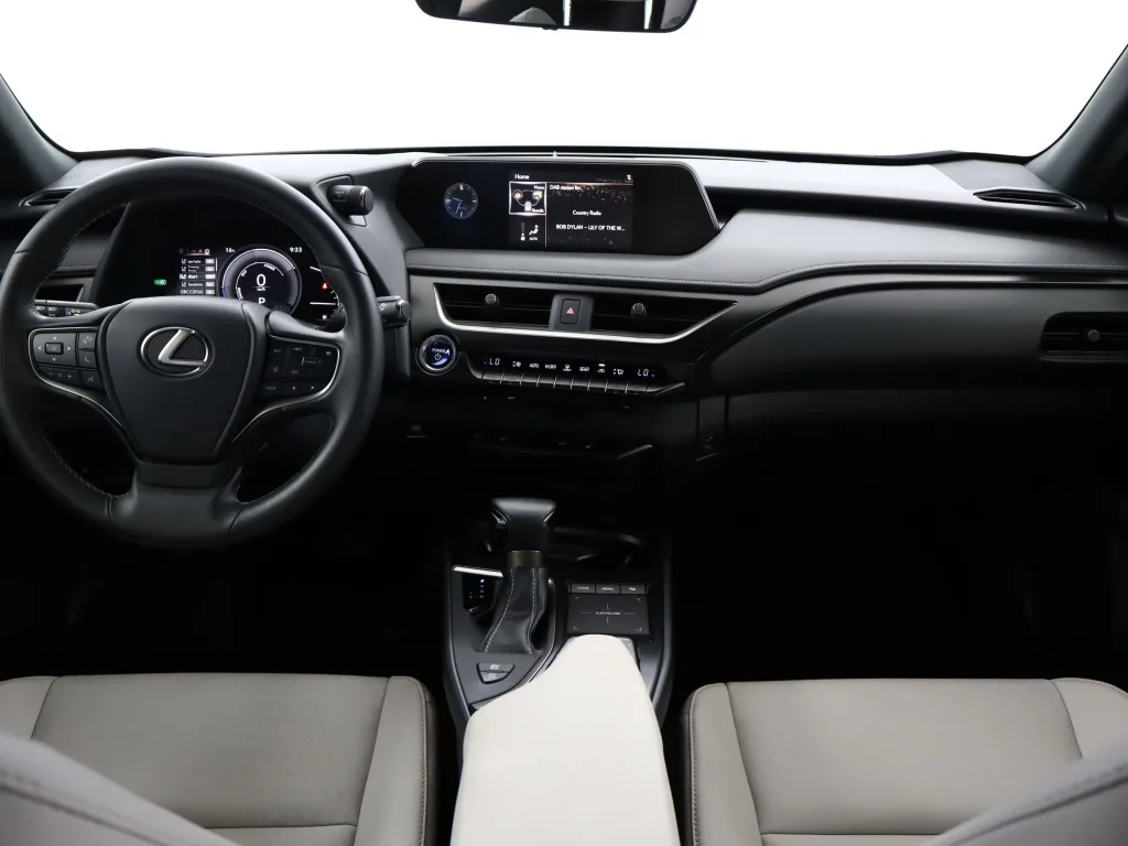 Lexus UX 250h E-Four, Foto 2 von 23