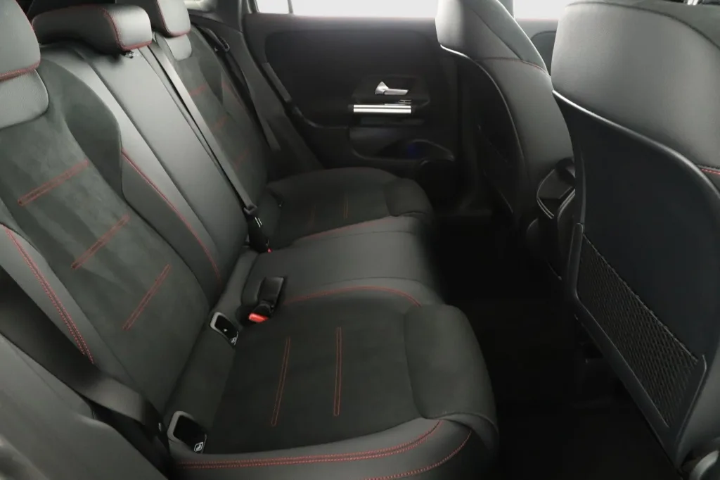Mercedes-Benz GLA 200 d 4MATIC, Foto 11 von 22