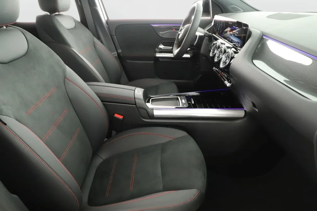 Mercedes-Benz GLA 200 d 4MATIC, Foto 12 von 22