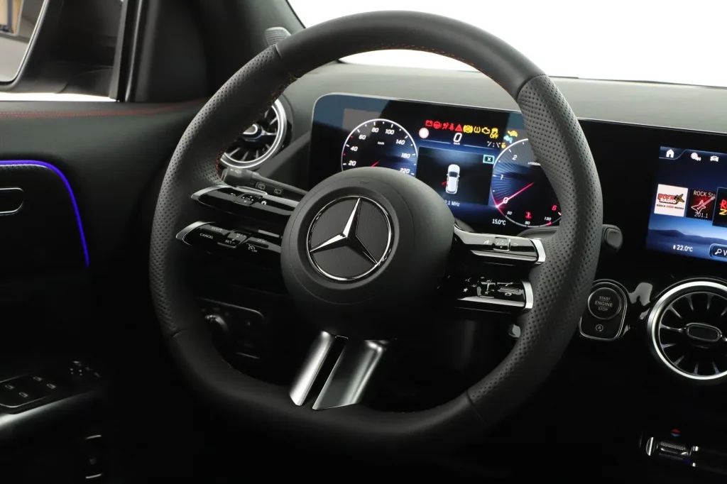 Mercedes-Benz GLA 200 d 4MATIC, Foto 14 von 22