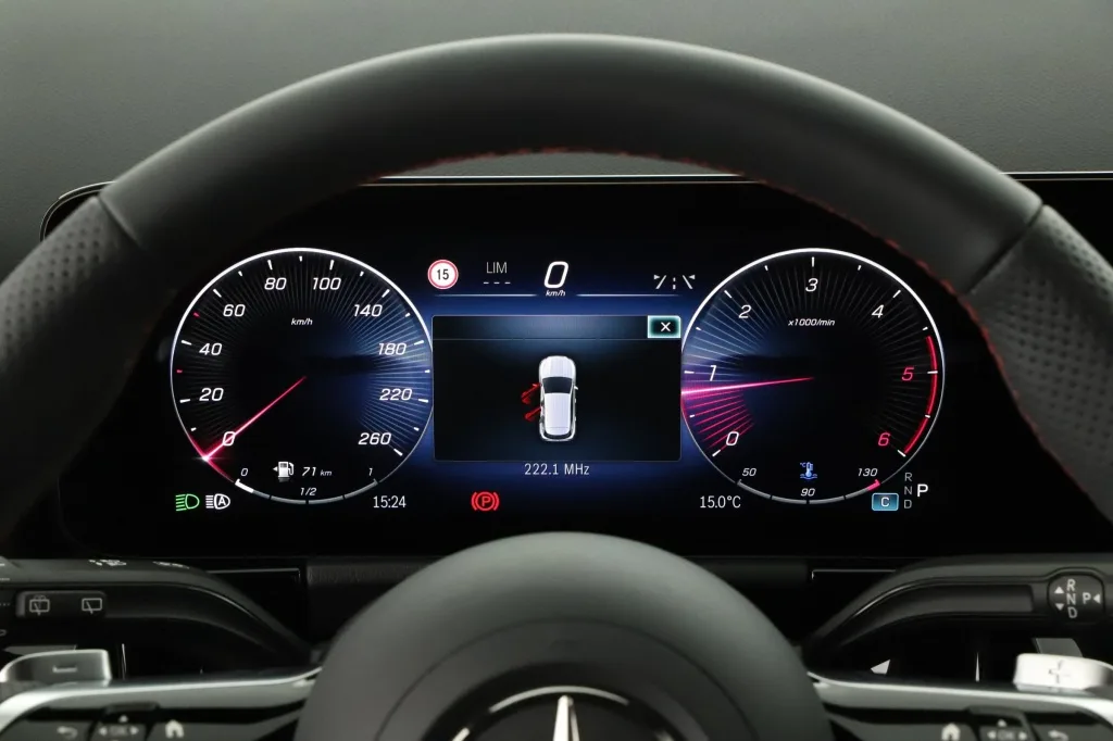 Mercedes-Benz GLA 200 d 4MATIC, Foto 15 von 22