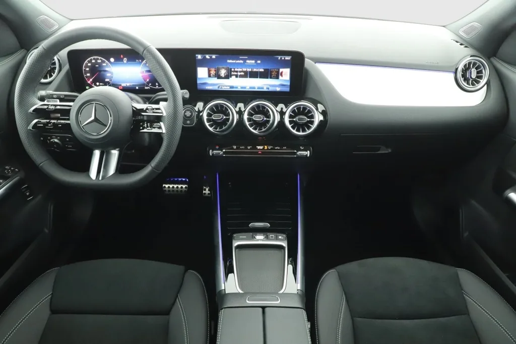 Mercedes-Benz GLA 200 d, Foto 2 von 24