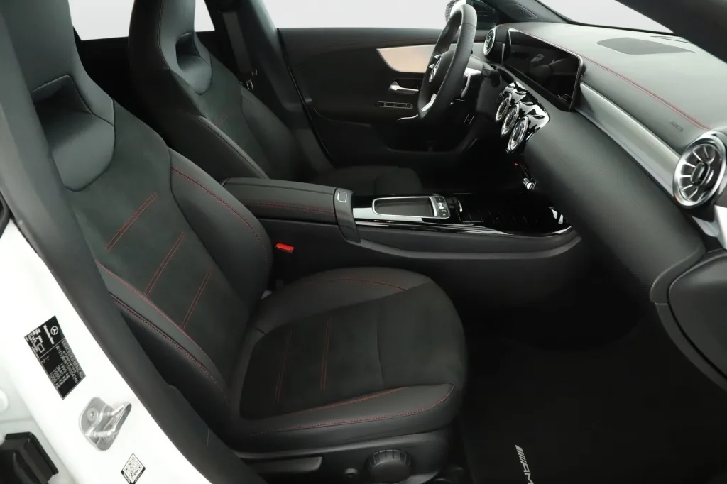 Mercedes-Benz CLA 200 Coupé, Foto 11 von 26