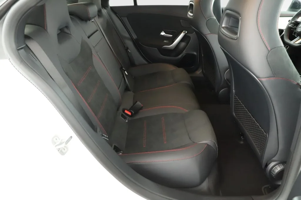Mercedes-Benz CLA 200 Coupé, Foto 12 von 26