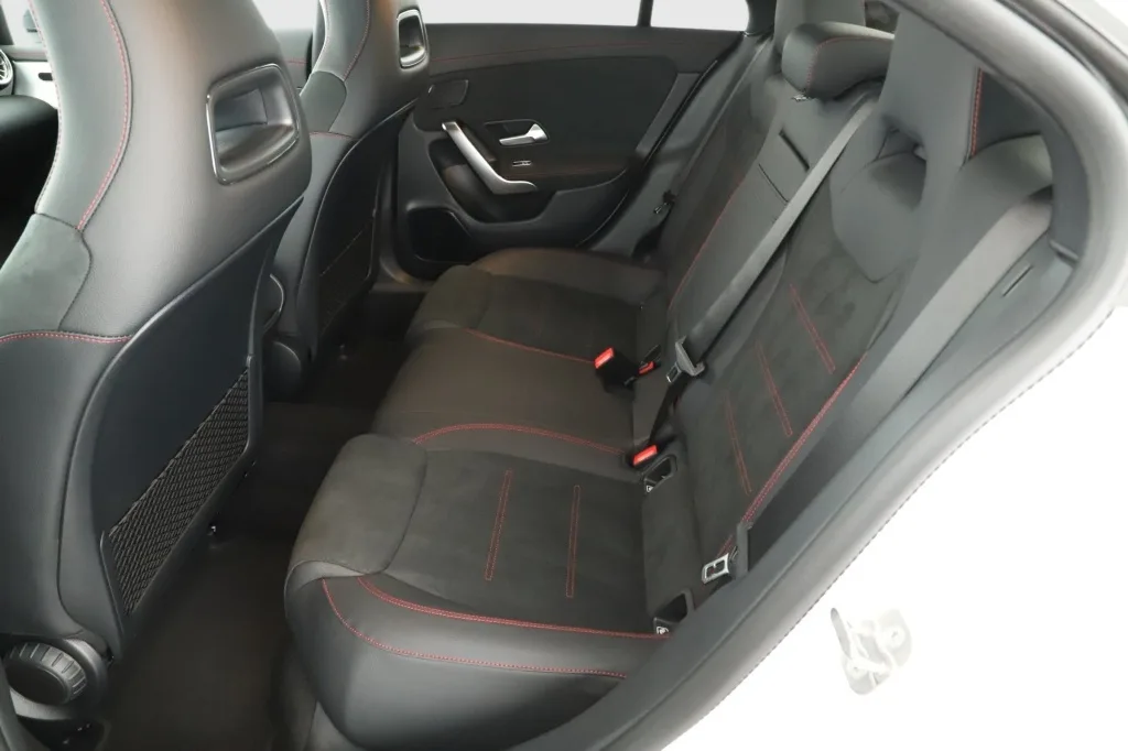 Mercedes-Benz CLA 200 Coupé, Foto 13 von 26