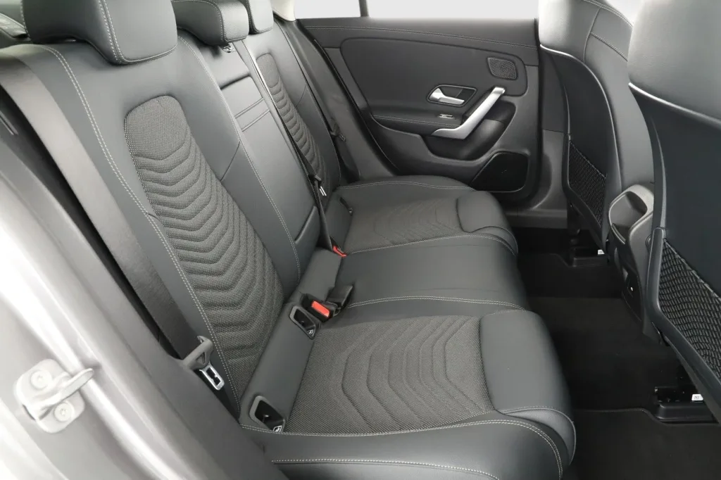 Mercedes-Benz CLA 200 Coupé, Foto 12 von 31