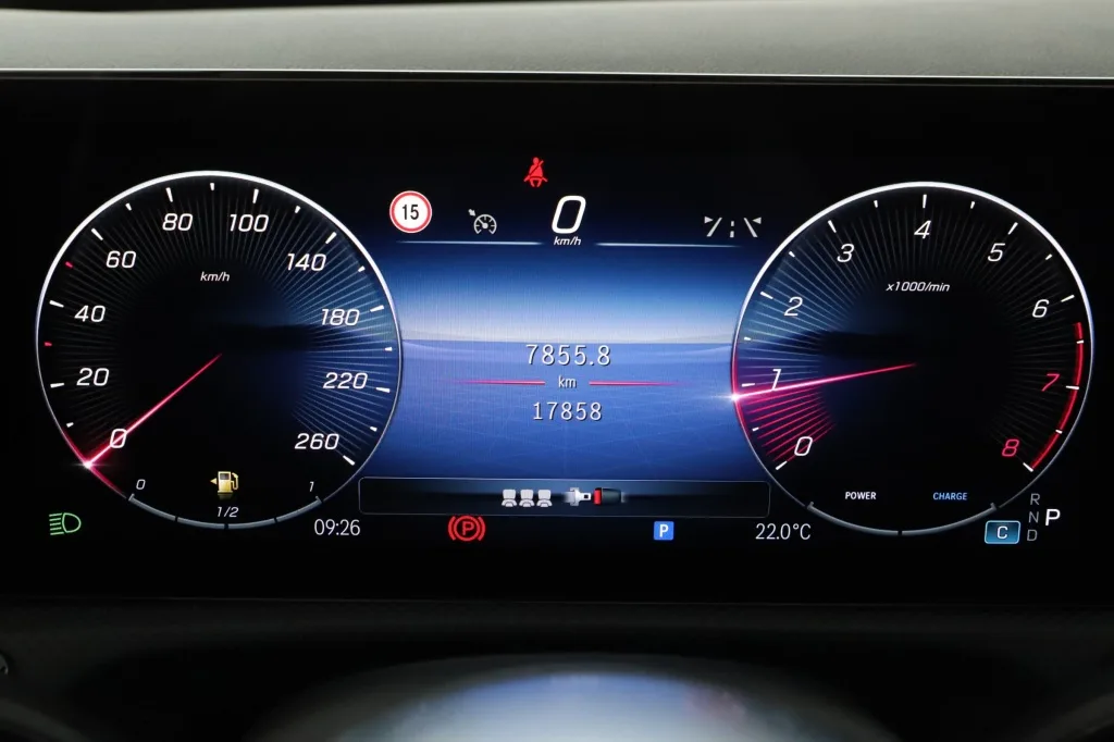 Mercedes-Benz CLA 200 Coupé, Foto 14 von 31