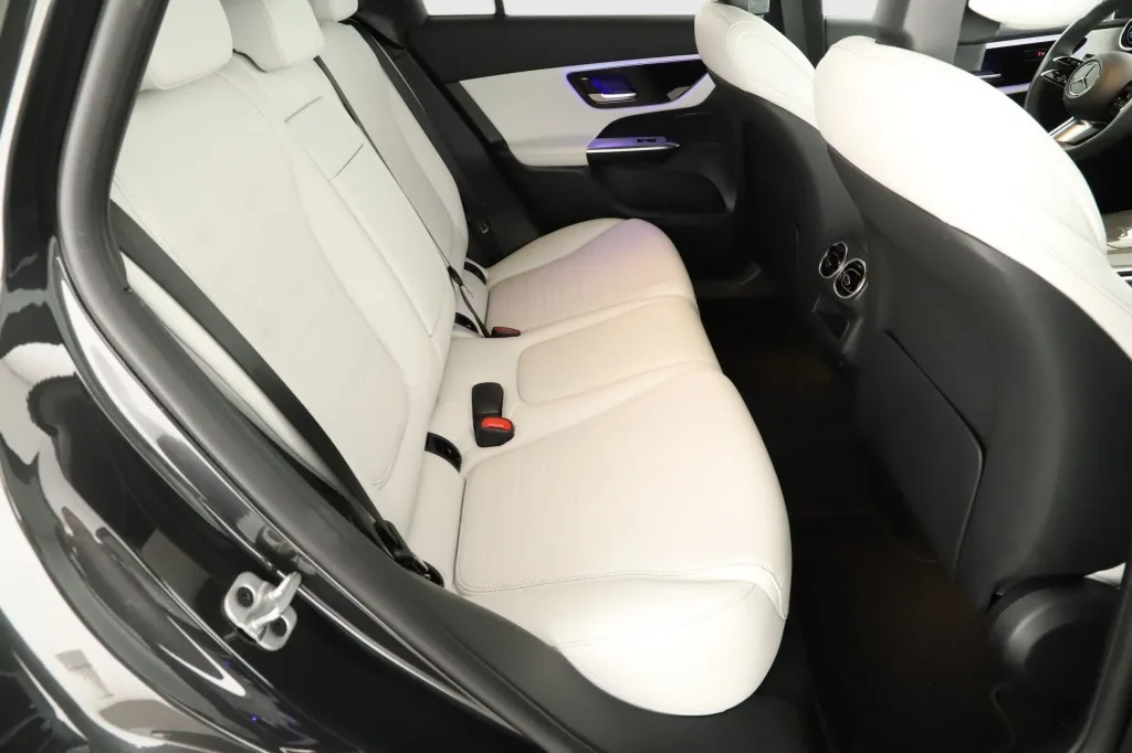 Mercedes-Benz GLC 300 de 4MATIC, Foto 12 von 26