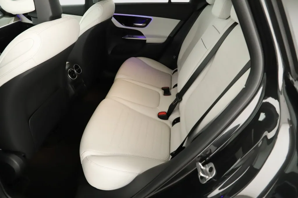 Mercedes-Benz GLC 300 de 4MATIC, Foto 13 von 26