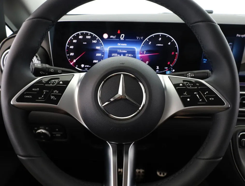 Mercedes-Benz V 220 d 4MATIC, Foto 14 von 26