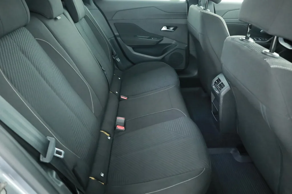Peugeot 308 SW BlueHDi 130, Foto 12 von 25
