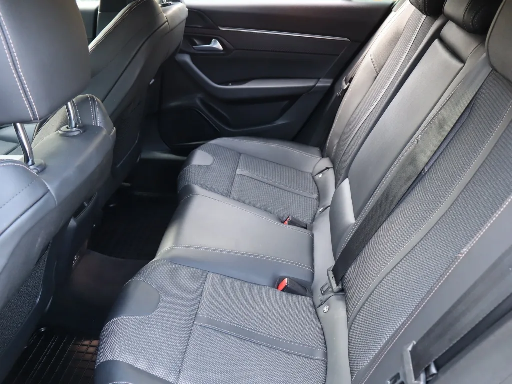 Peugeot 508 SW BlueHDi 130, Foto 13 von 23