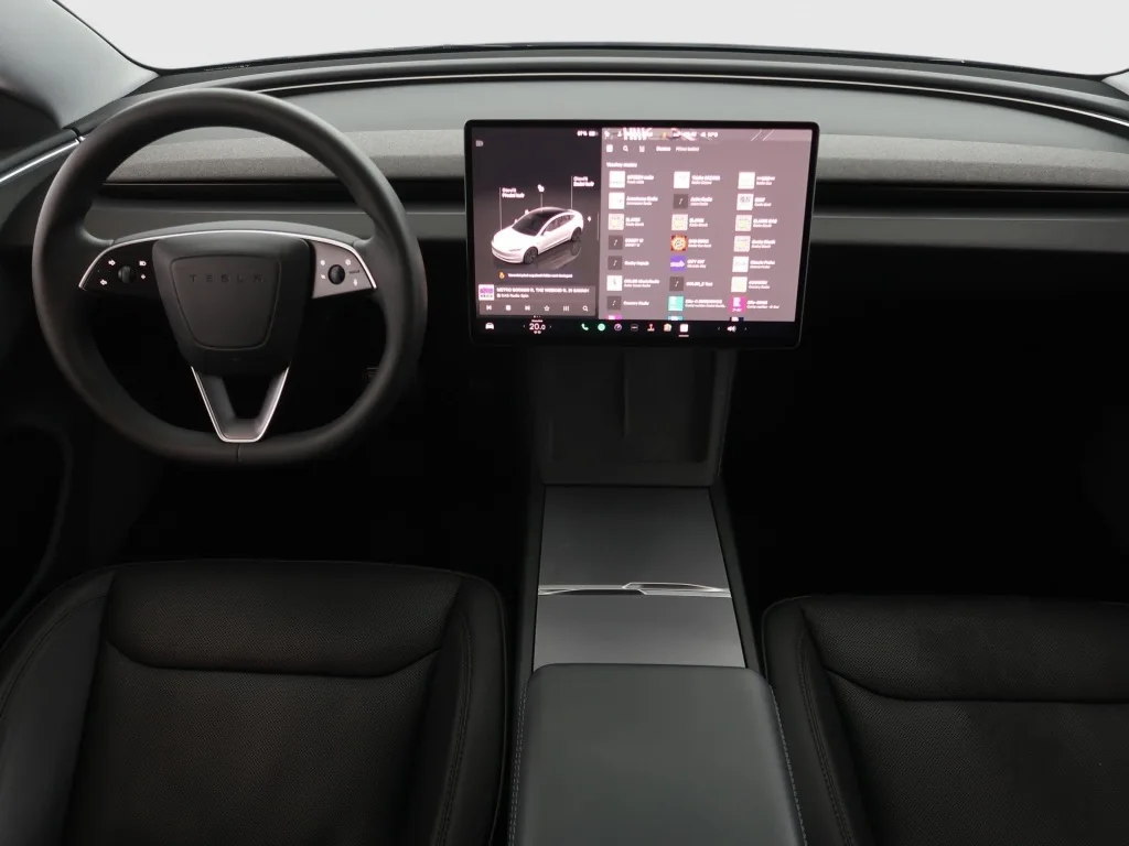 Tesla Model 3 Standard Range, Foto 2 von 28
