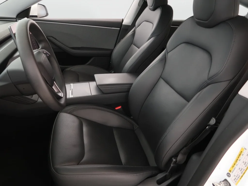 Tesla Model 3 Standard Range, Foto 3 von 28