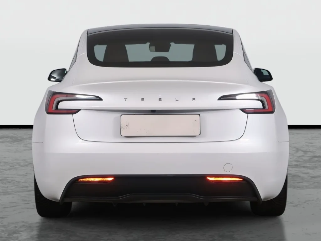 Tesla Model 3 Standard Range, Foto 9 von 28
