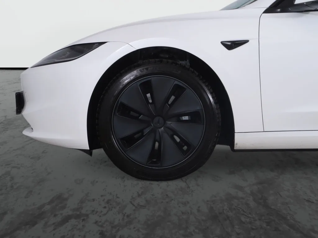Tesla Model 3 Standard Range, Foto 18 von 28