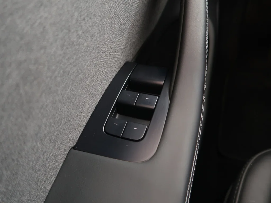Tesla Model 3 Standard Range, Foto 19 von 28