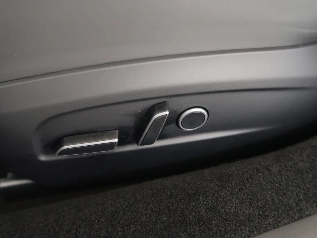 Tesla Model 3 Standard Range, Foto 21 von 28
