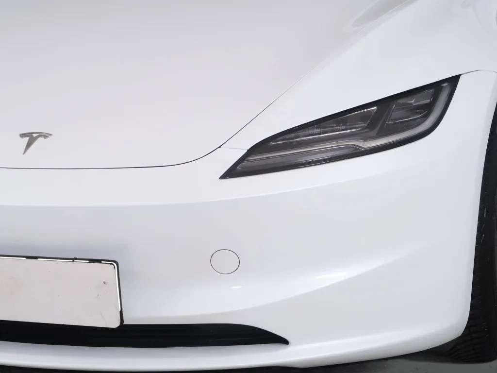 Tesla Model 3 Standard Range, Foto 28 von 28
