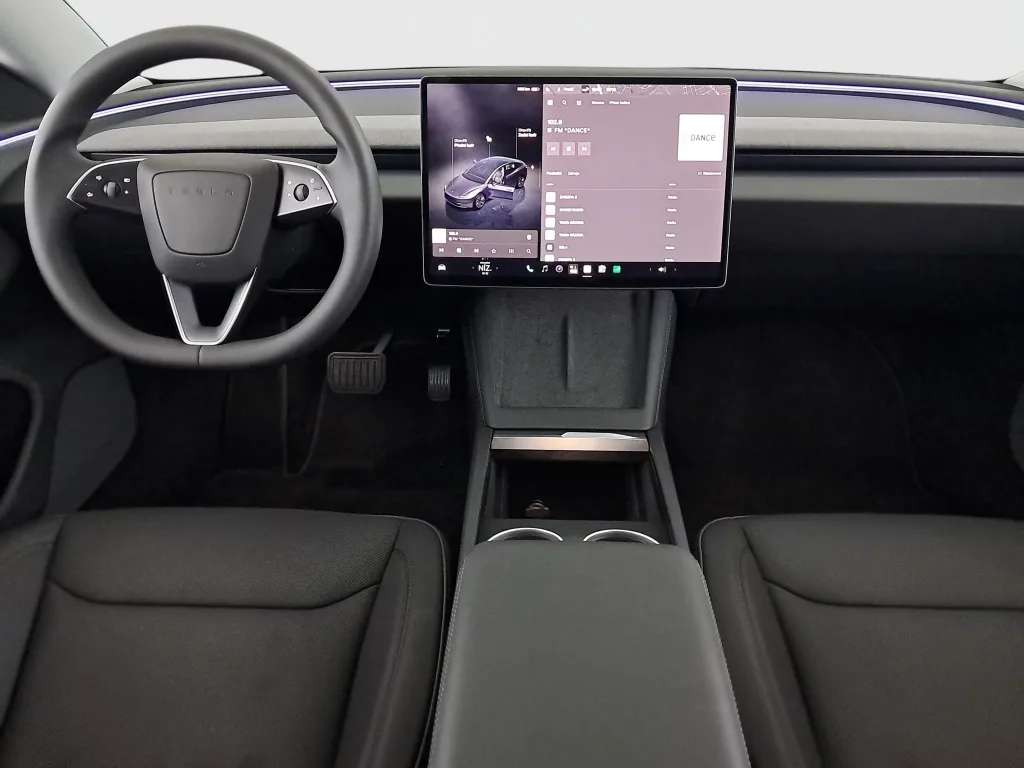 Tesla Model 3 Standard Range, Foto 2 von 35