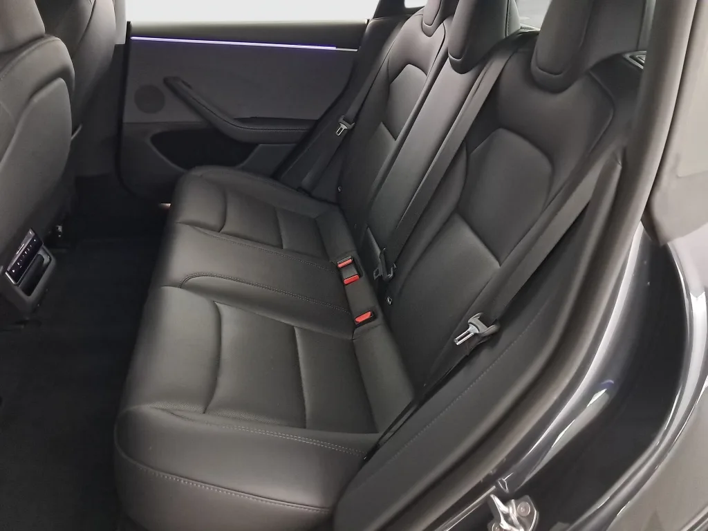 Tesla Model 3 Standard Range, Foto 13 von 35