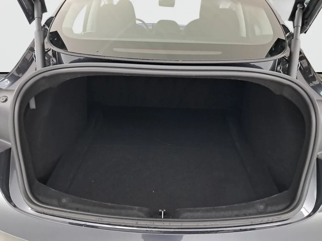 Tesla Model 3 Standard Range, Foto 17 von 35