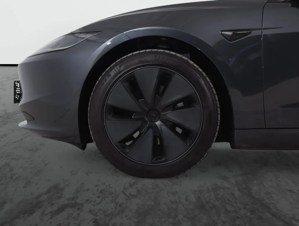 Tesla Model 3 Standard Range, Foto 18 von 35