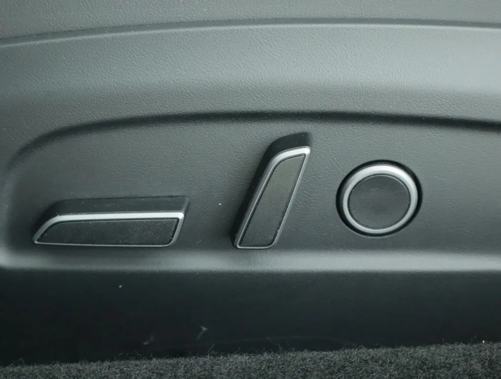Tesla Model 3 Standard Range, Foto 23 von 35
