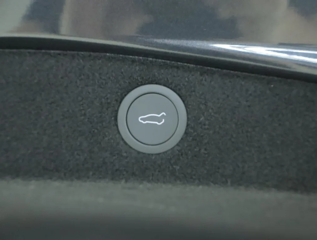 Tesla Model 3 Standard Range, Foto 24 von 35