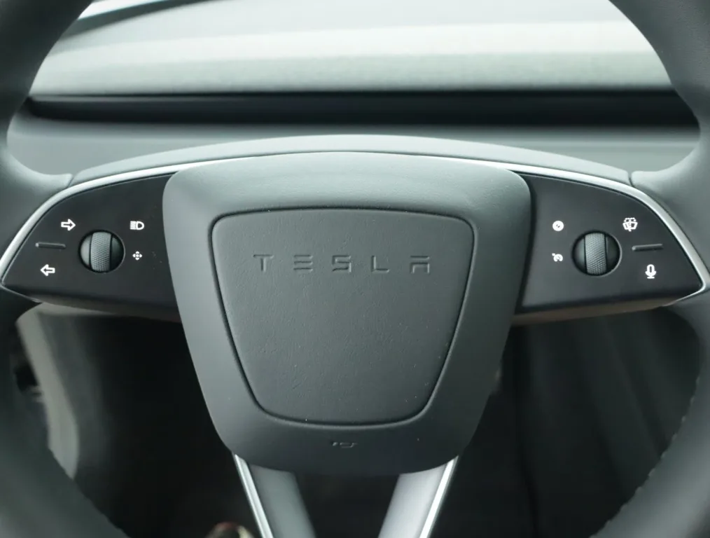 Tesla Model 3 Standard Range, Foto 26 von 35