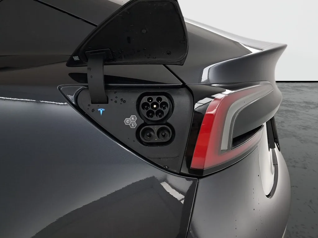 Tesla Model 3 Standard Range, Foto 31 von 35