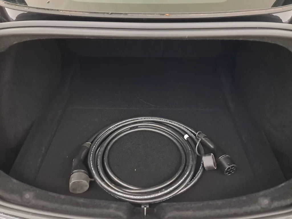 Tesla Model 3 Standard Range, Foto 32 von 35