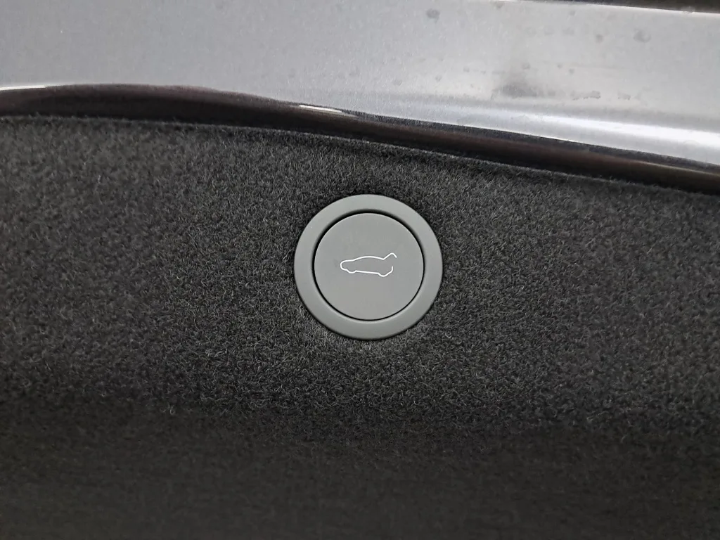 Tesla Model 3 Standard Range, Foto 33 von 35