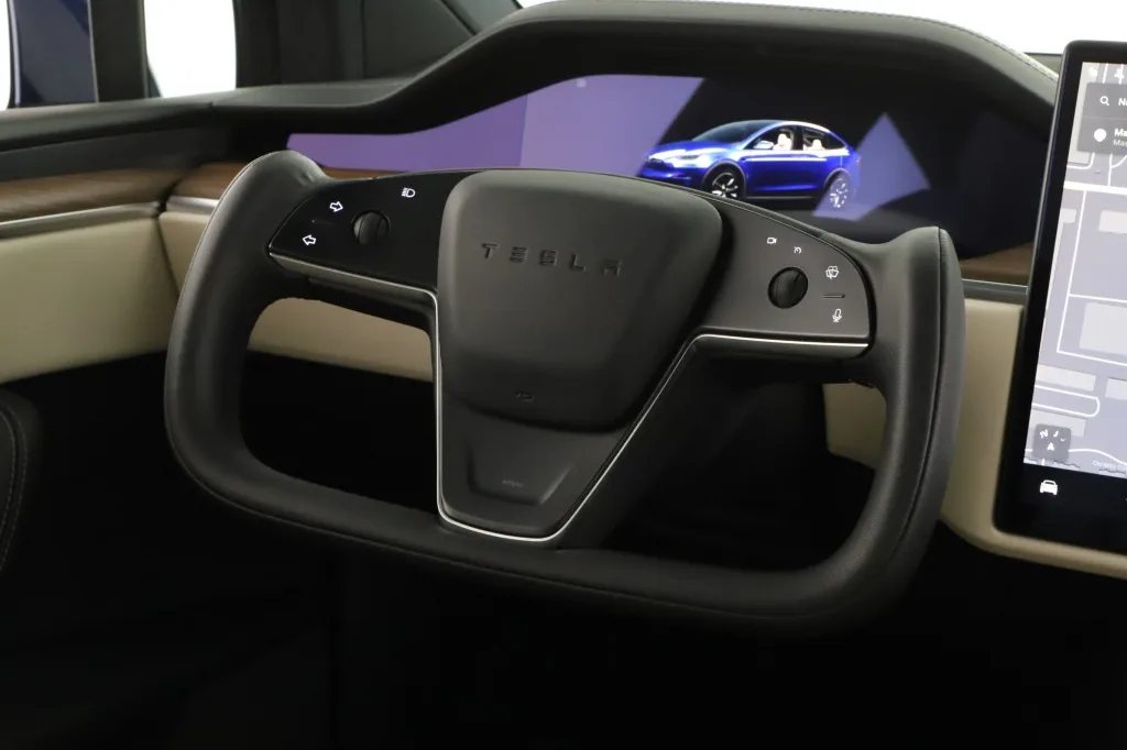 Tesla Model X Dual Motor, Foto 27 von 33