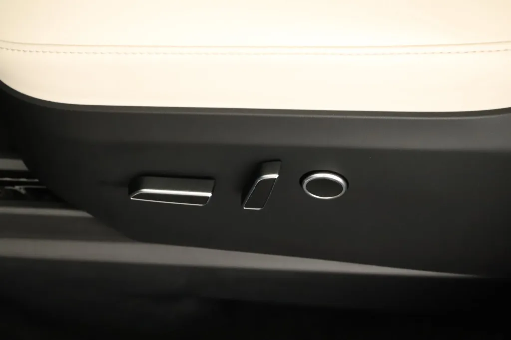 Tesla Model X Dual Motor, Foto 28 von 33