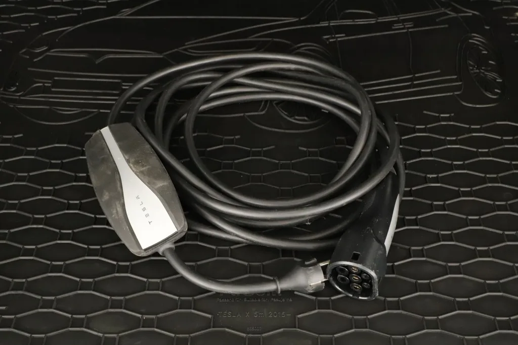 Tesla Model X Dual Motor, Foto 30 von 33