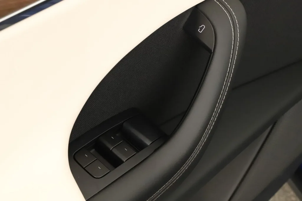Tesla Model X Dual Motor, Foto 31 von 33