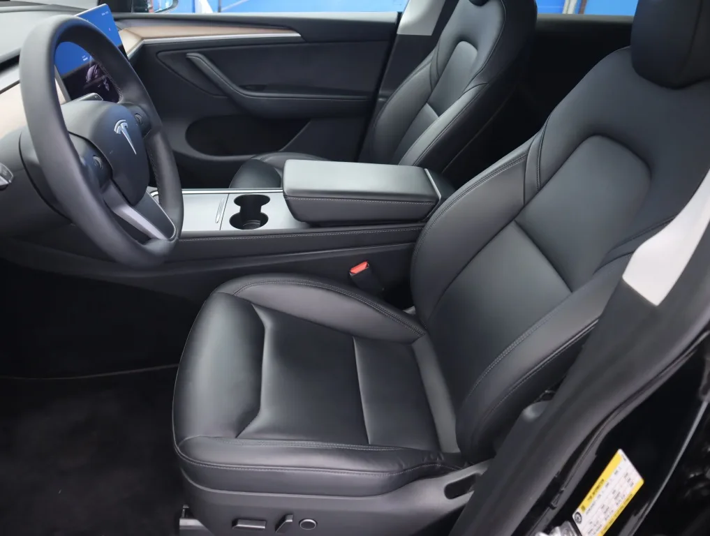 Tesla Model Y Long Range AWD, Foto 3 von 29