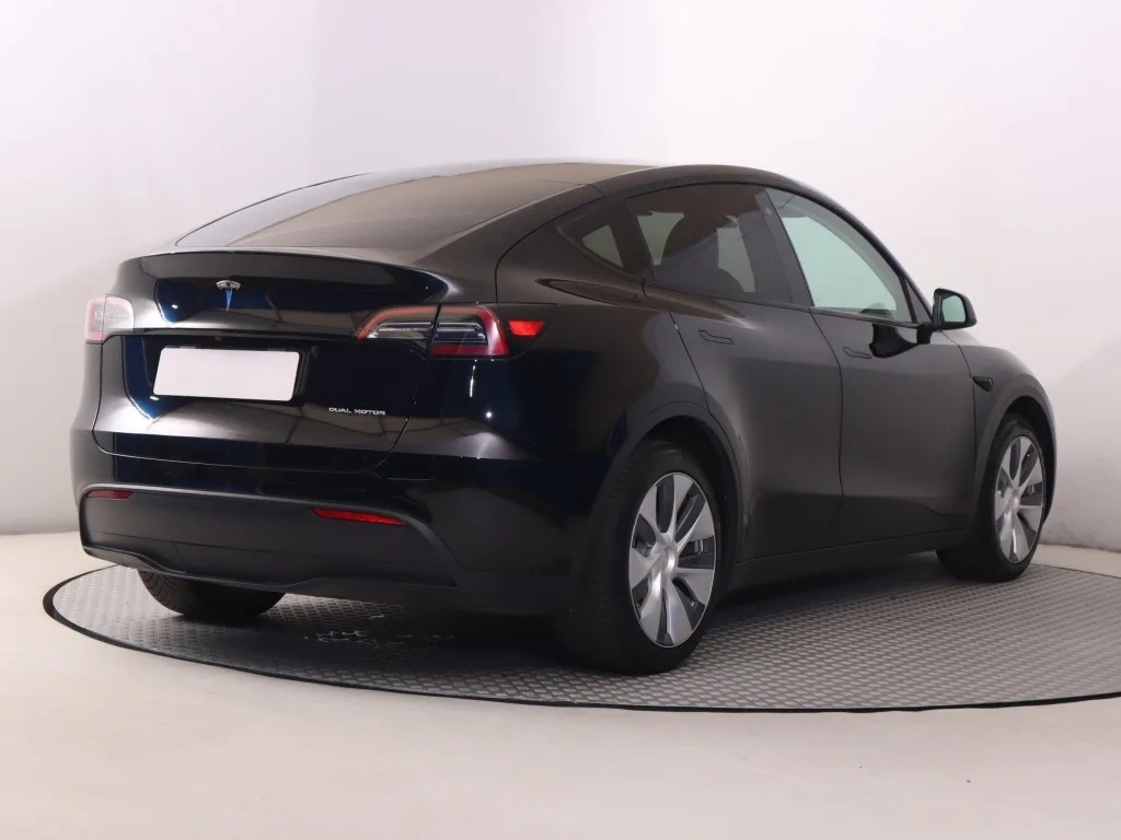 Tesla Model Y Long Range AWD, Foto 5 von 29