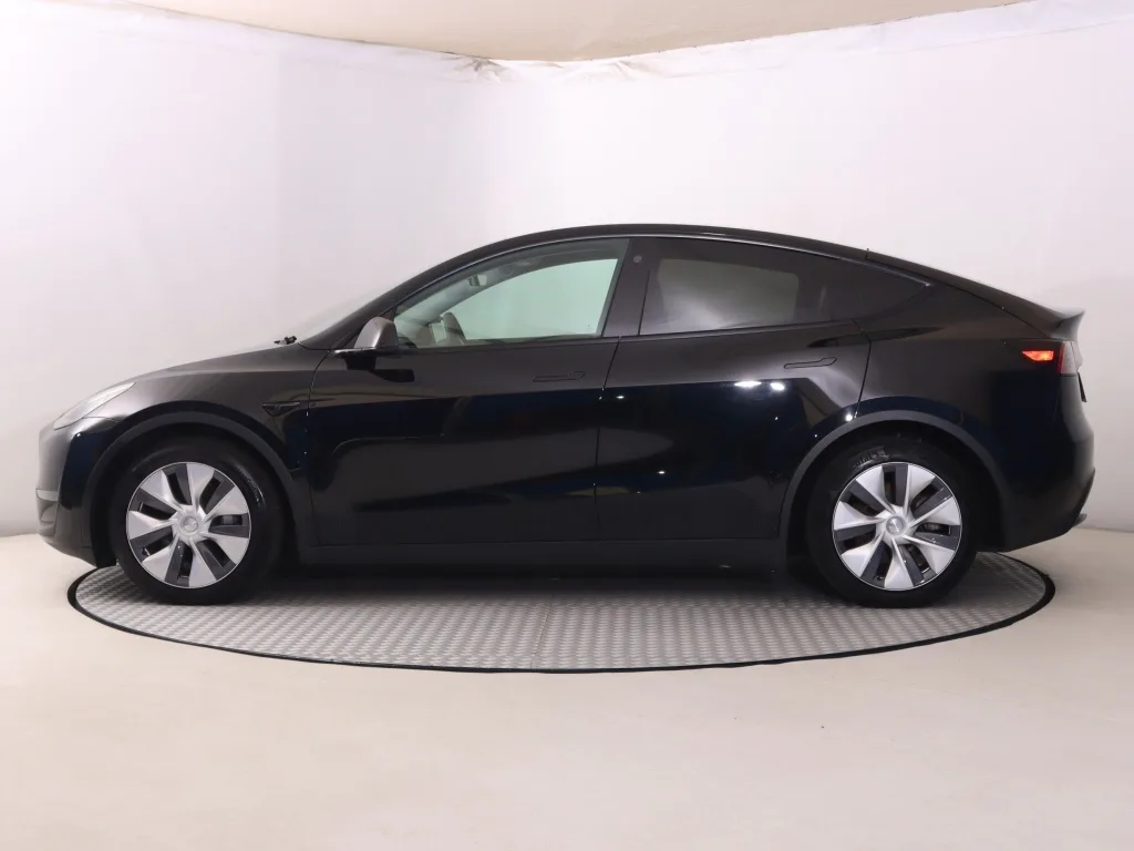 Tesla Model Y Long Range AWD, Foto 8 von 29