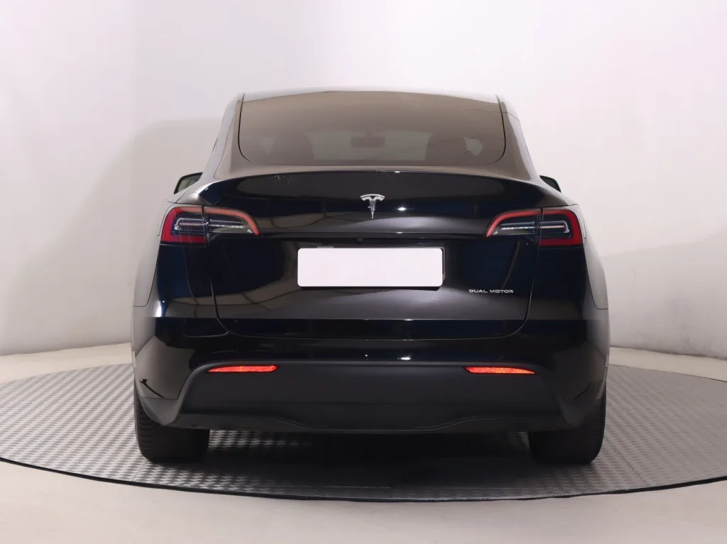 Tesla Model Y Long Range AWD, Foto 9 von 29