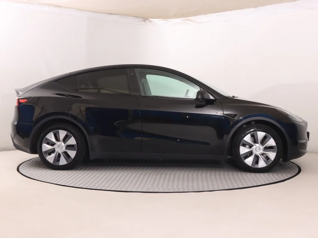 Tesla Model Y Long Range AWD, Foto 10 von 29